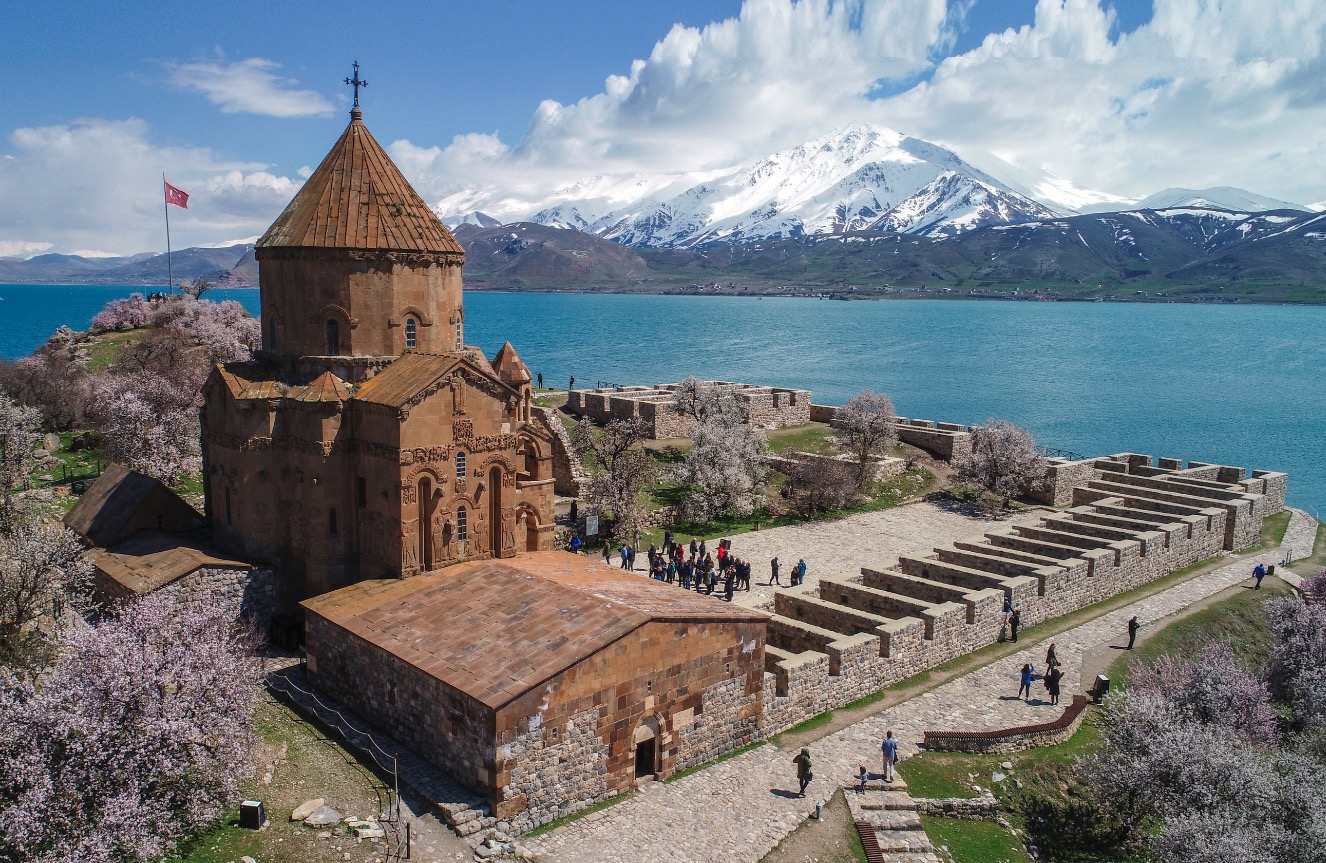 Армения Церковь Ахтамар на озере Ван