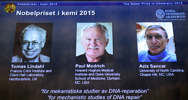 العلماء الثلاثة الحاصلين على جائزة نوبل في الكيمياء هذا العام وكالة الأنباء الفرنسية.