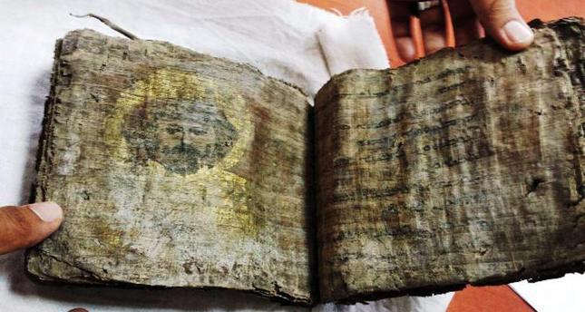 السلطات التركية تحبط محاولة بيع إنجيل عمره ألف عام