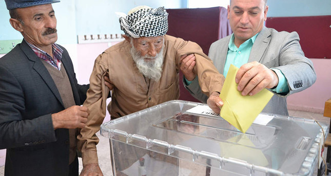 أكبر ناخب في تركيا يدلي بصوته في الانتخابات البرلمانية اليوم