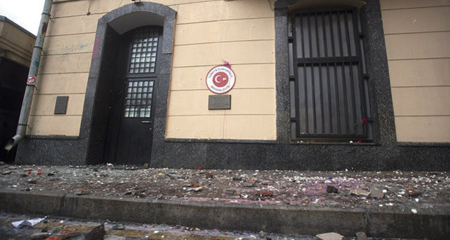 السفارة التركية في موسكو تتعرض الى هجوم من قبل متظاهرين