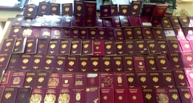 سلطات مطار أتاتورك الدولي تضبط 148 جواز سفر أوروبي، وعدد من شرائح الهاتف النقال   وكالة الأناضول