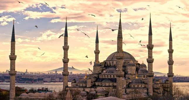 تركيا تسمح للمساجد بقراءة التسابيح والأذكار إيذانا بدخول يوم الجمعة