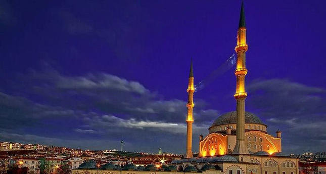 الأتراك يحيون ليلة الرغائب في المساجد طلبا للأجر