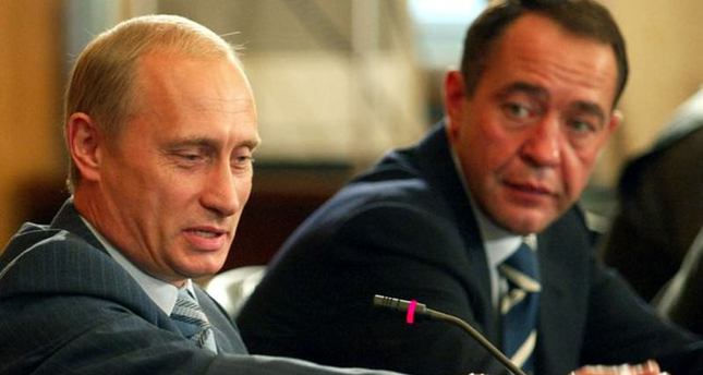 Der russische Präsident Wladimir Putin R mit dem früheren Kreml-Berater Michail Lessin - 2002 Foto: Reuters
