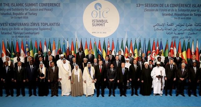 Staatsführer und Vertreter der islamischen Staaten im Familienfoto der 13. Organisation der Islamischen Kooperation OIC in Istanbul, 14. April 2016 Präsidentieller Presse Service/Pool Foto via AP