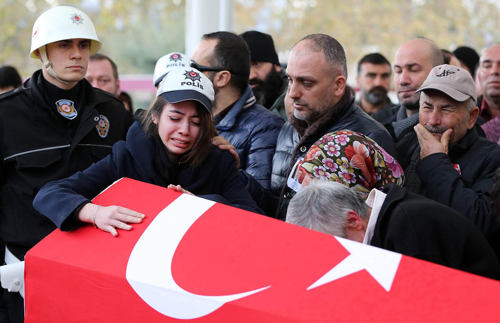 Relatives of police officer Haşim Usta who was killed in PKK terrorist attacks on Dec. 10 mourn over his coffin during the funeral in Istanbul, Turkey, 12 December 2016 (EPA Photo)