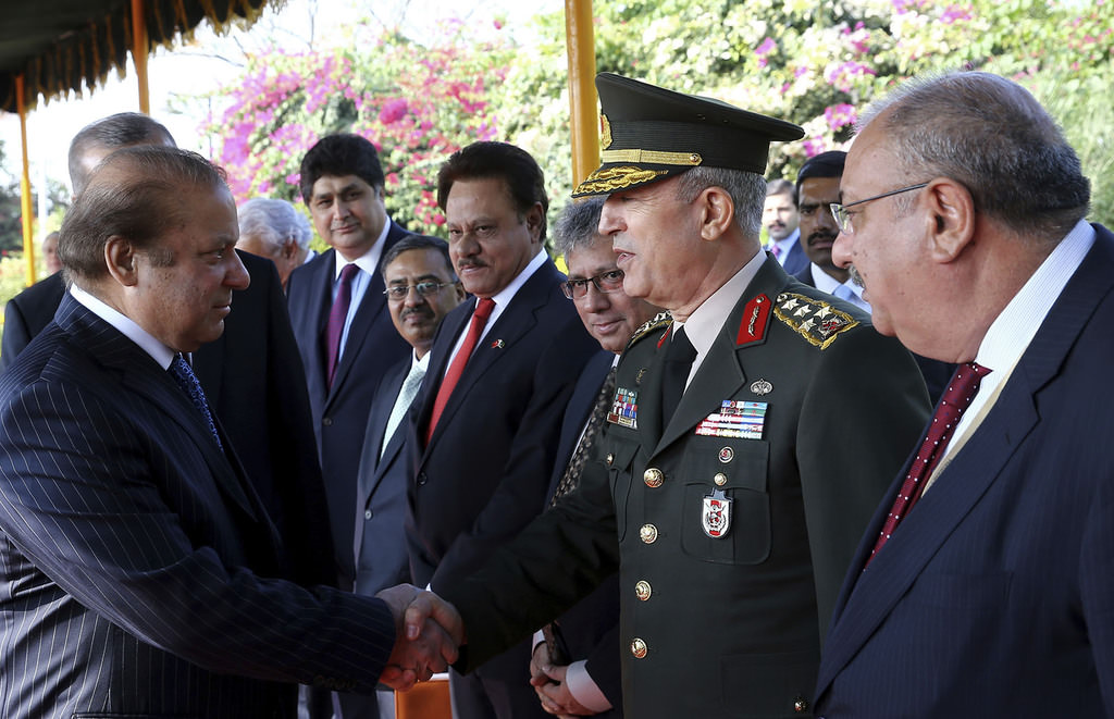 Pakistan's Prime Minister Nawaz Sharif, left, shake hands with Turkish Chief of Staff Gen. Hulusi Akar during a ceremony for President Recep Tayyip Erdoğan, in Islamabad, Pakistan. (AP Photo) 