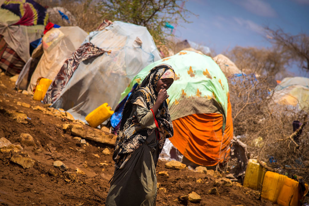 To live closer to water and food resources, starving Somalis set up tent camps in Mogadishu and Baidoa where they must endure harsh conditions.