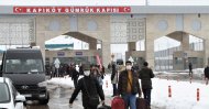 People seen at Kapıköy Border Gate in eastern Turkey's Van province near the Iranian border, Feb. 20, 2020. (AA Photo)
