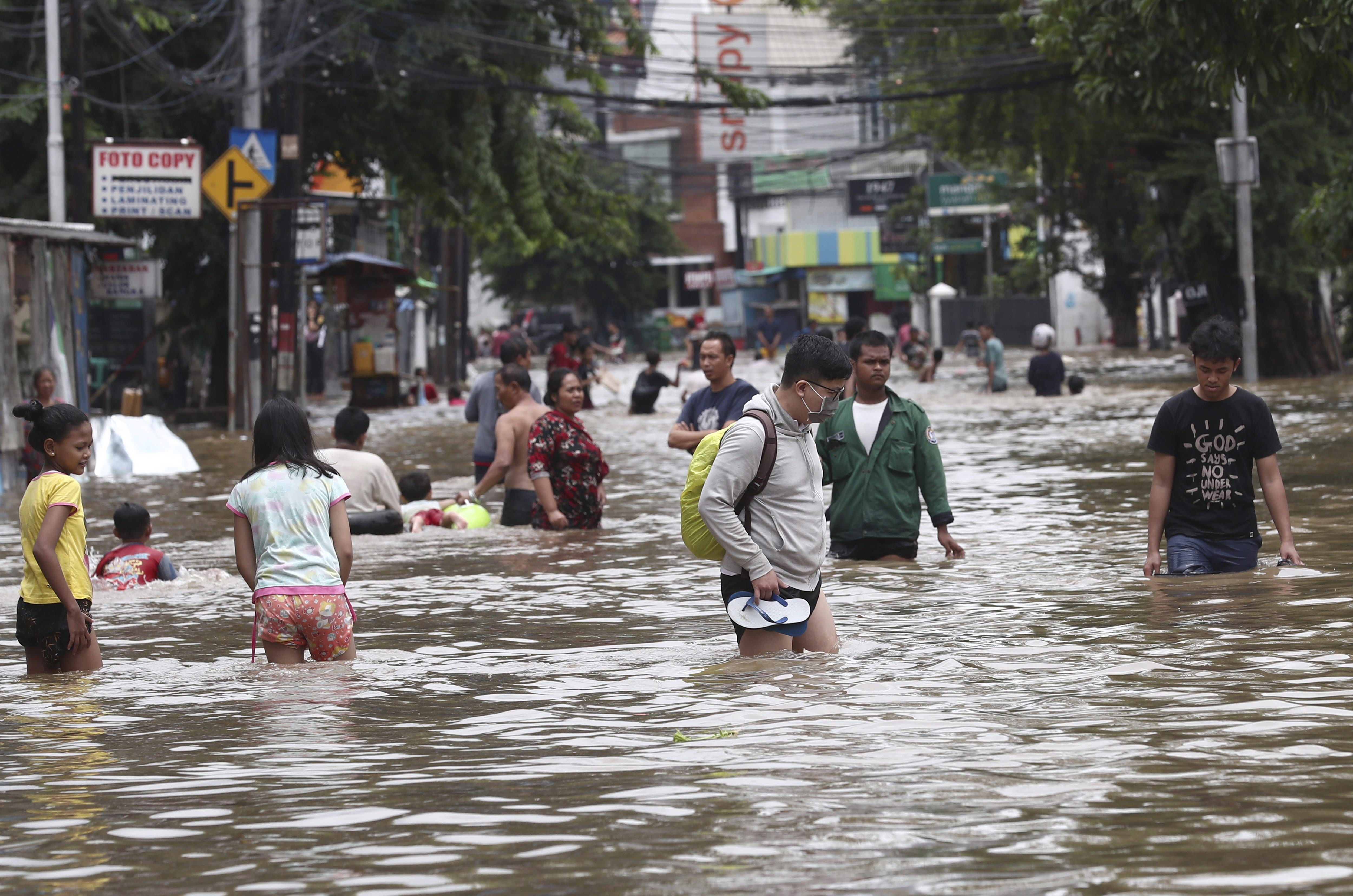 Floods in Indonesia’s sinking Jakarta claim 5 lives | Daily Sabah