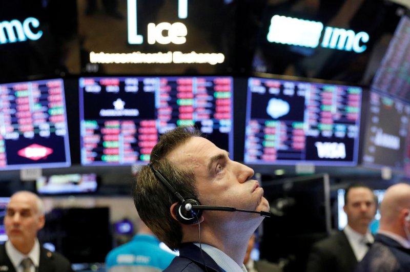 A trader works on the floor of the New York Stock Exchange shortly before the closing bell as the market takes a significant dip, New York, U.S., Feb. 25, 2020. (Reuters Photo)