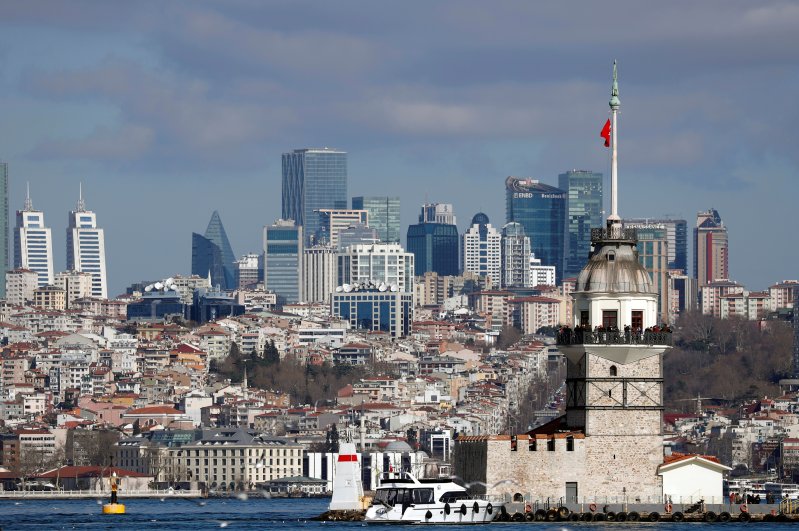 Maiden's Tower, an islet on the Bosphorus, is pictured with the city's skyscrapers in the background in Istanbul, Turkey, February 23, 2020. (Reuters Photo)