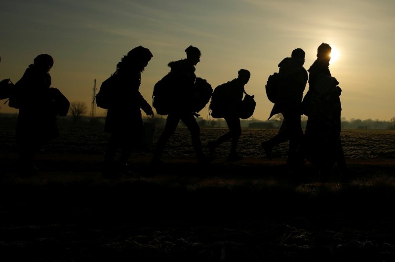 Migrants walk toward Turkey's Pazarkule border crossing with Greece's Kastanies, near Edirne, Turkey, March 1, 2020. (Reuters Photo)