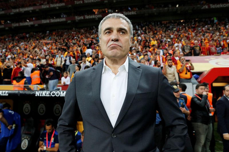 Yanal watches the pitch during a Süper Lig match against Galatasaray, Istanbul, Sept. 28, 2019. (Reuters)