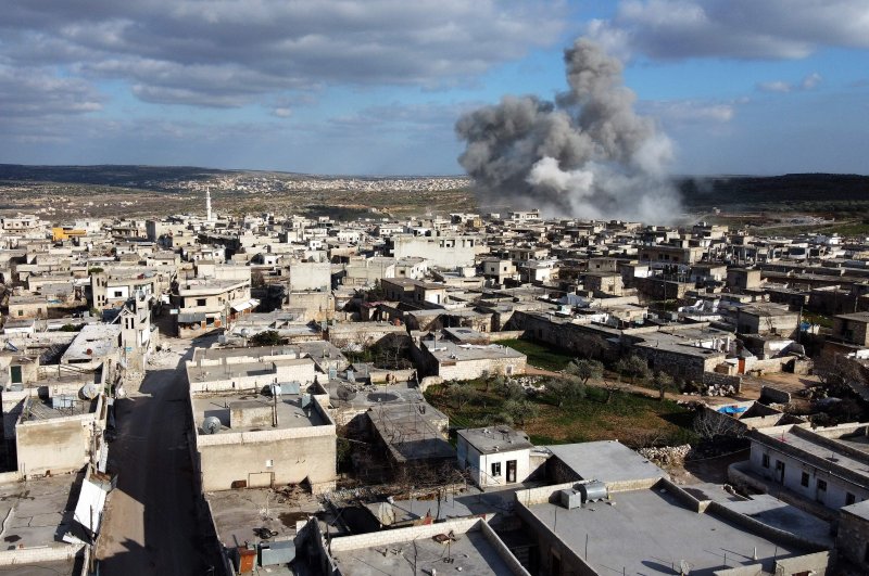 Smoke plumes rise following aerial bombardment on the village of Balyun in the southern part of Syria's northwestern province of Idlib, March 2, 2020. (AFP Photo)