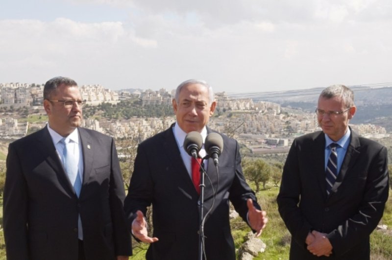Israeli Prime Minister Benjamin Netanyahu (C) announces the plan to build a new neighborhood in the Israeli settlement Har Homa (background), Jerusalem, Feb. 20, 2020. (AFP Photo)