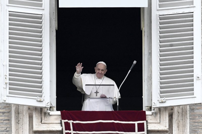 Pope Francis waves to the faithful as he delivers the Sunday Angelus prayer from his studio window at the Vatican, March 1, 2020. (AFP Photo)
