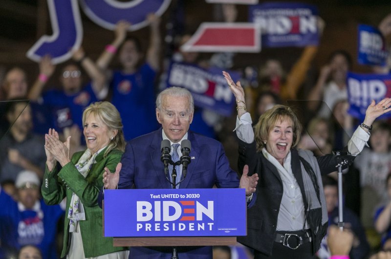 Democratic presidential candidate former Vice President Joe Biden, his wife Jill Biden (L) and sister Valerie Biden Owens, attend a Super Tuesday event at Baldwin Hills Recreation Center on March 3, 2020 in Los Angeles, California. (AFP Photo)