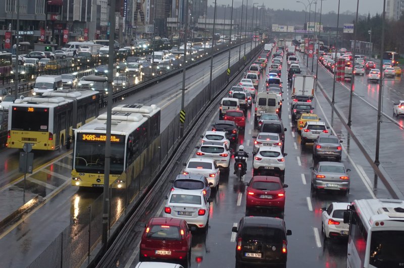 Drivers wait in rarely moving traffic, Istanbul, Jan. 8, 2020. (AA Photo) 