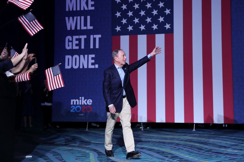Democratic presidential candidate former New York City Mayor Mike Bloomberg walks out before speaking at his Super Tuesday night event, West Palm Beach, Florida, March 3, 2020. (AFP Photo)