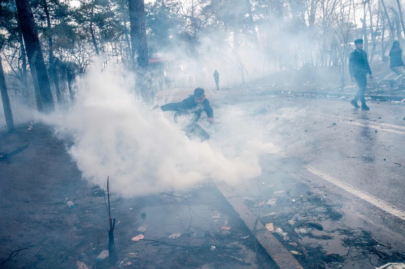 Greek police fires tear gas at migrants on the buffer zone Turkey-Greece border, near Pazarkule crossing gate in Edirne, Turkey,  on March 4, 2020. (AFP Photo)