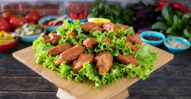 Turkish local raw food concept, çiğ köfte. (Gülçin Ragiboğlu / iStock)