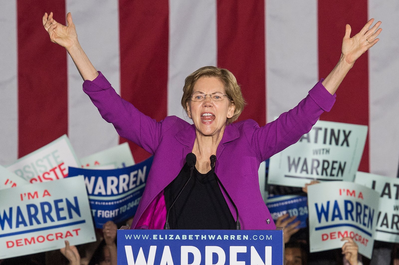 Democratic White House hopeful Massachusetts Senator Elizabeth Warren speaks to her supporters during a campaign rally on the eve of the California Democratic Primary in Monterey Park, east of Los Angeles, C.A., March 2, 2020. (AFP Photo)
