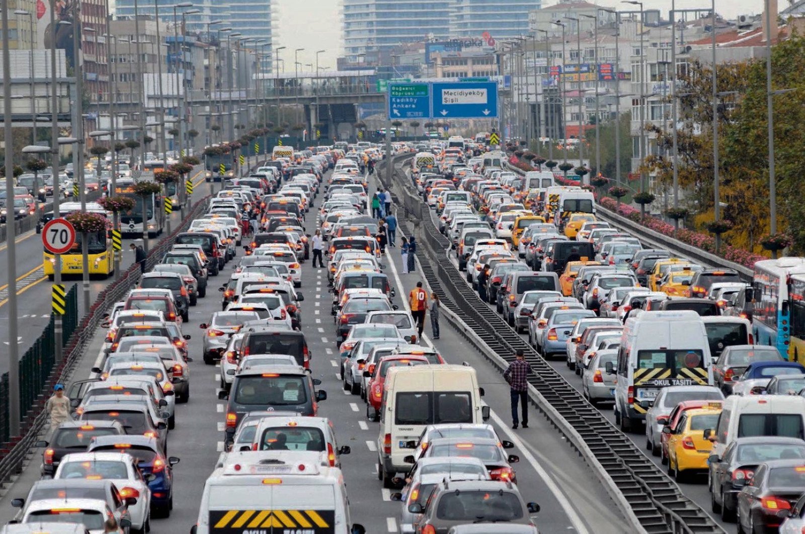 Drivers wait in traffic in Istanbul, Feb. 13, 2019. (File Photo)