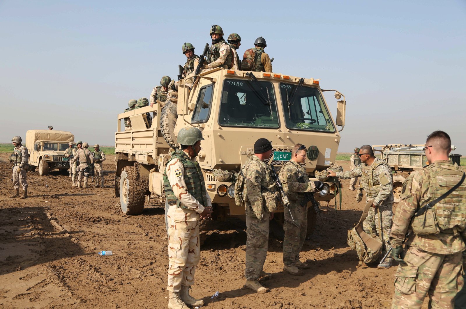 Iraqi soldiers participate in a training exercise with American and Spanish trainers at Basmaya base, southeast of Baghdad, Jan. 24, 2016. (AP Photo)