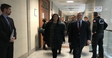 U.S. Consul General Daria Darnell (L) and Charge D'Affaires of the U.S. embassy in Ankara Jeffrey Hovenier watch the hearing, Istanbul, March 10, 2020. (Photo by Fatih Ulaş)