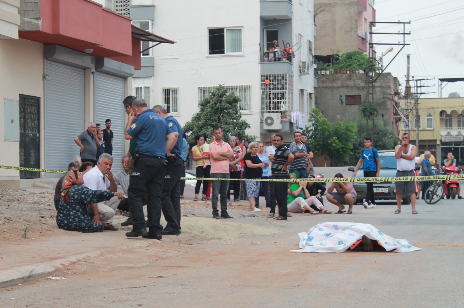 The body of Filiz Kaplan, killed by her ex-husband, lies on the ground, Mersin, June 28, 2019. (İHA Photo)