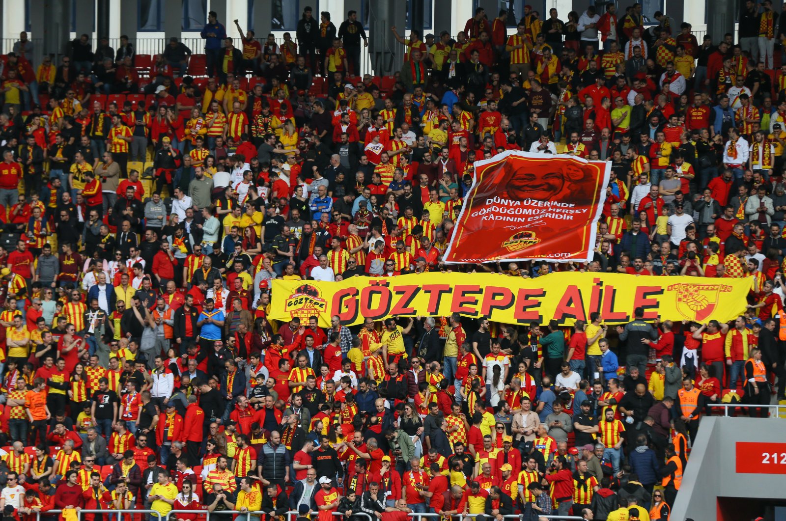Göztepe fans fill the stands during a match against Başakşehir, March 7, 2020. (AA Photo)