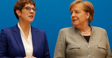 Annegret Kramp-Karrenbauer (L), leader of Germany's conservative CDU party, and German Chancellor Angela Merkel pose during a meeting with their party's leadership, Berlin, Feb. 10, 2020. (AFP Photo)