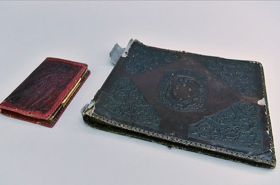 The photo album is pictured with a notebook. (Courtesy of Auschwitz Memorial Museum)