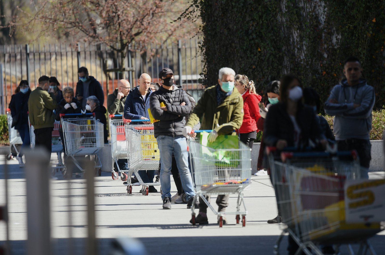People wait in front of a supermarket on the second day of the lockdown across the country imposed to slow the outbreak of the novel coronavirus, Milan, Italy, Wednesday, March 11, 2020. (Reuters Photo)