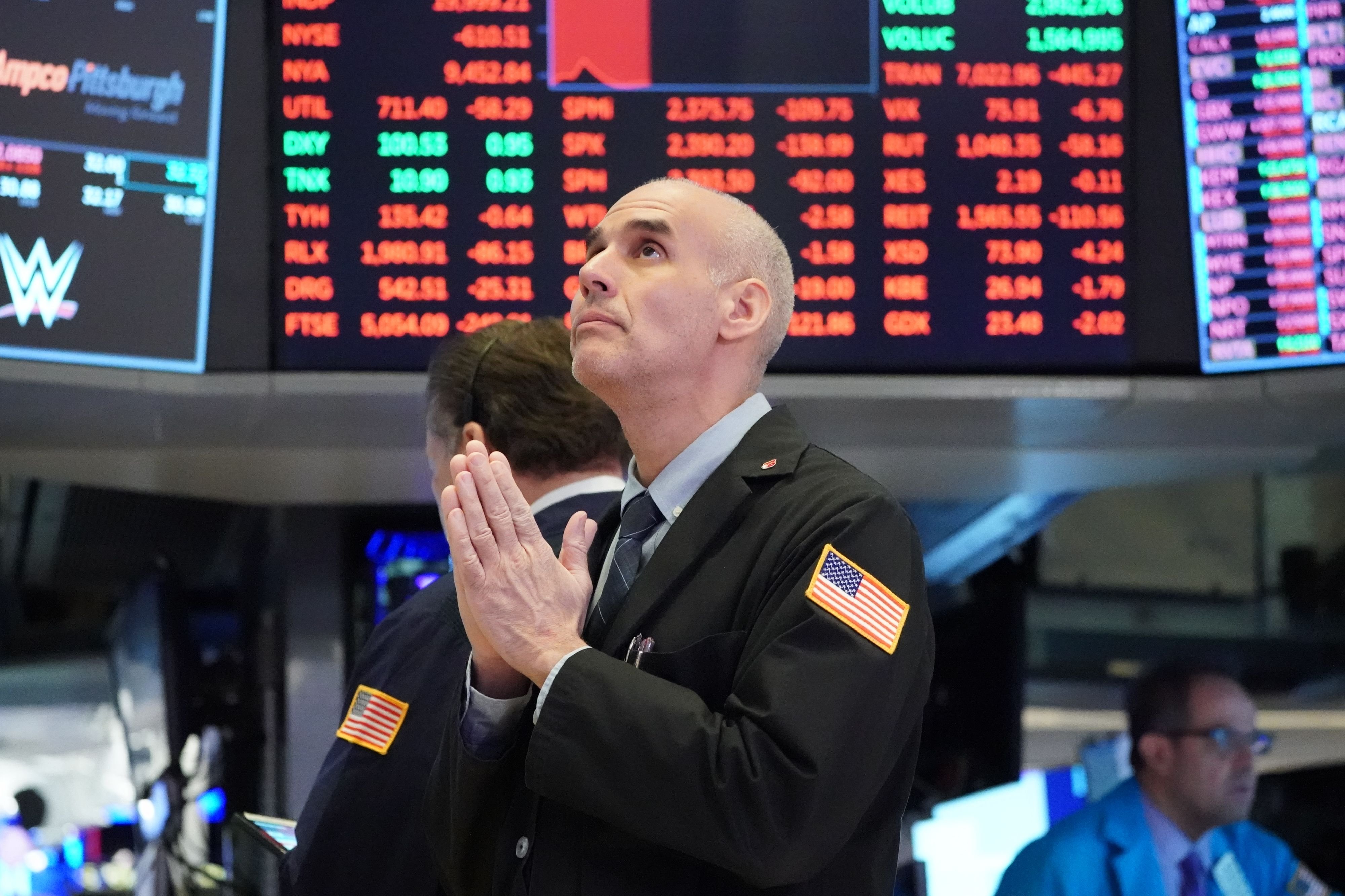 Trading in US stocks halted after S&P 500 index hit 7% down limit thumbnail