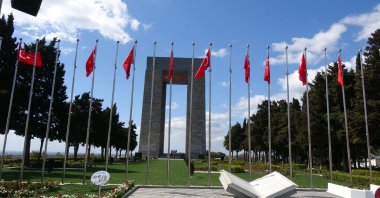 
Martyrs’ Memorial is seen behind Turkish flags, Wednesday, March 18, 2020, in Çanakkale. The memorial on Hisarlık hill, one of the battlefields during the campaign, is situated next to a cemetery for fallen soldiers. (İHA Photo) 
