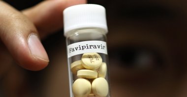 Avigan tablets (generic name: Favipiravir), a drug approved as an anti-influenza drug in Japan and developed by Toyama Chemical Co., a subsidiary of Fujifilm Holdings Co. are displayed in Tokyo, Oct. 22, 2014. (Reuters Photo)