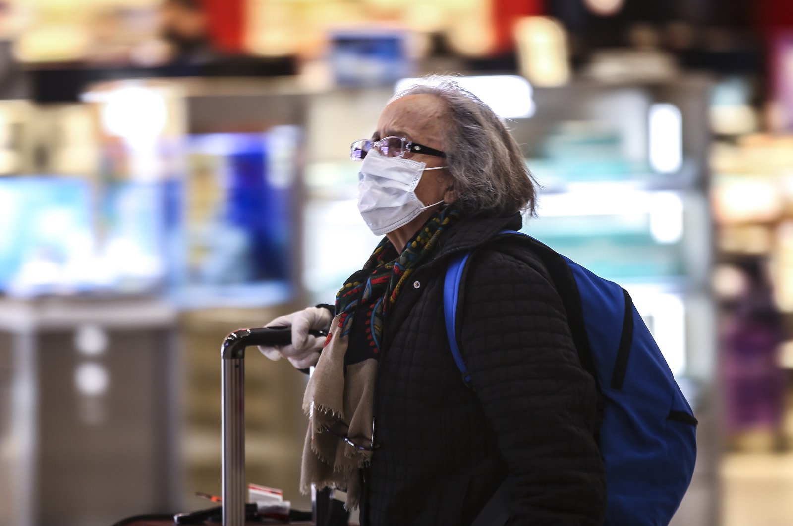 A Turkish citizen wearing a surgical mask arrives at Istanbul Airport after traveling from the U.K. as part of an evacuation effort, Istanbul, Tuesday, March 17, 2020. (AA Photo)