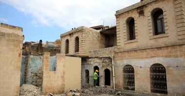 The restoration works started at professor Dr. Aziz Sancar’s house in Mardin. (DHA Photo)