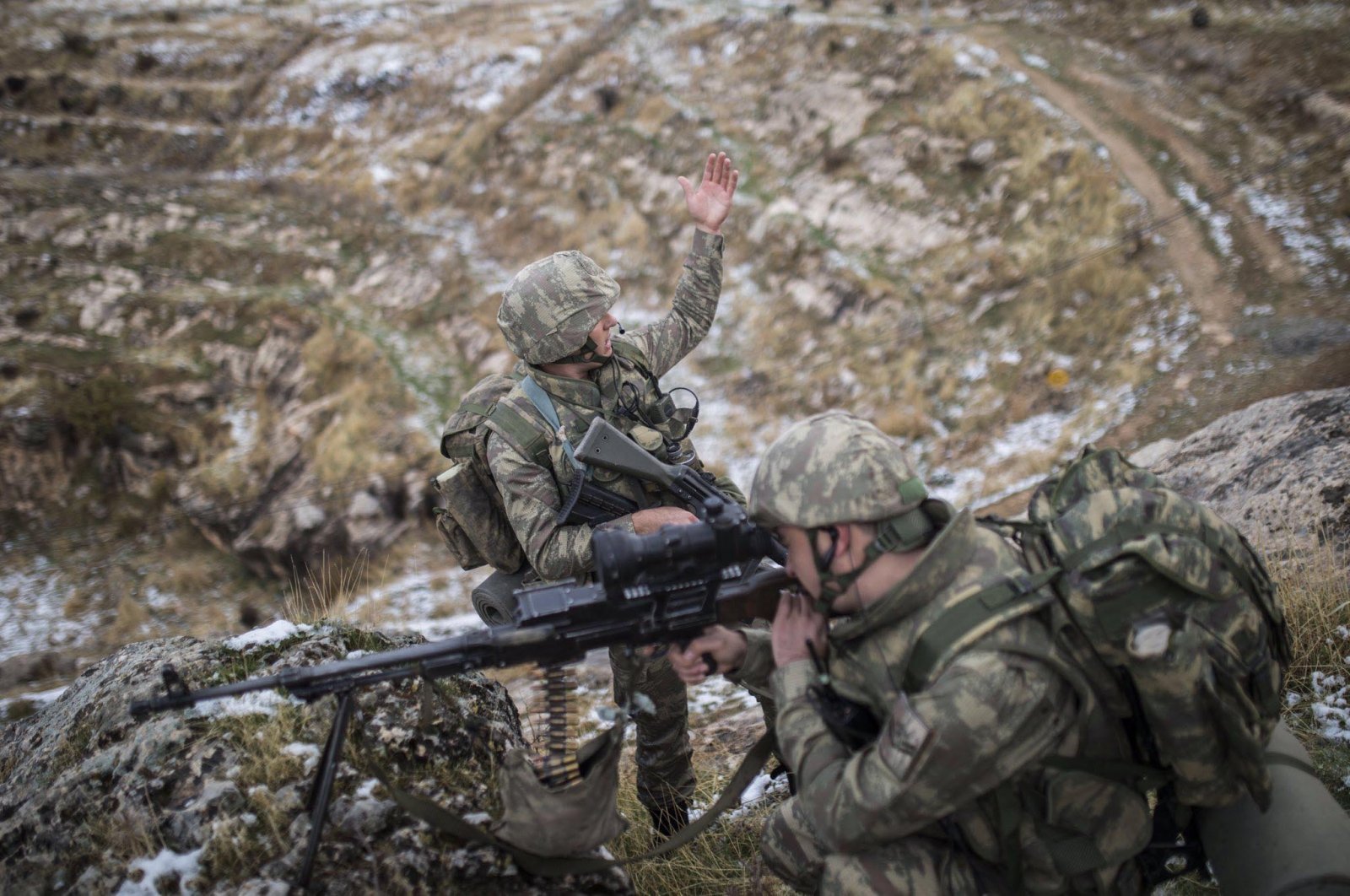 Turkish soldiers participate in an anti-terror operation in northern Iraq (DHA File Photo)