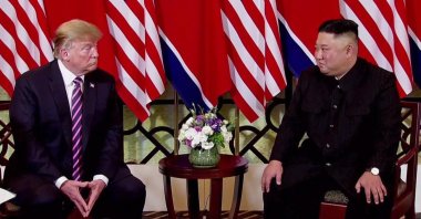 North Korean leader Kim Jong Un (R) and U.S. President Donald Trump (L) exchange glances during the second U.S.-North Korea summit, Hanoi, Feb. 27 2019. (EPA Photo)