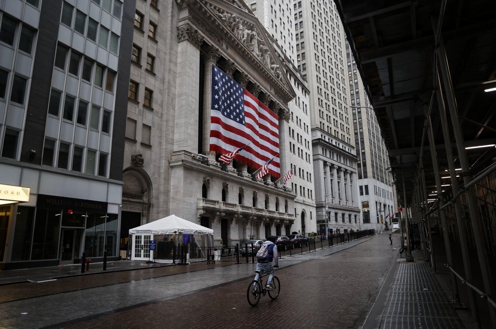 A man rides his bike  in front of  the New York Stock Exchange in New York City, New York, March 23, 2020. (REUTERS Photo)