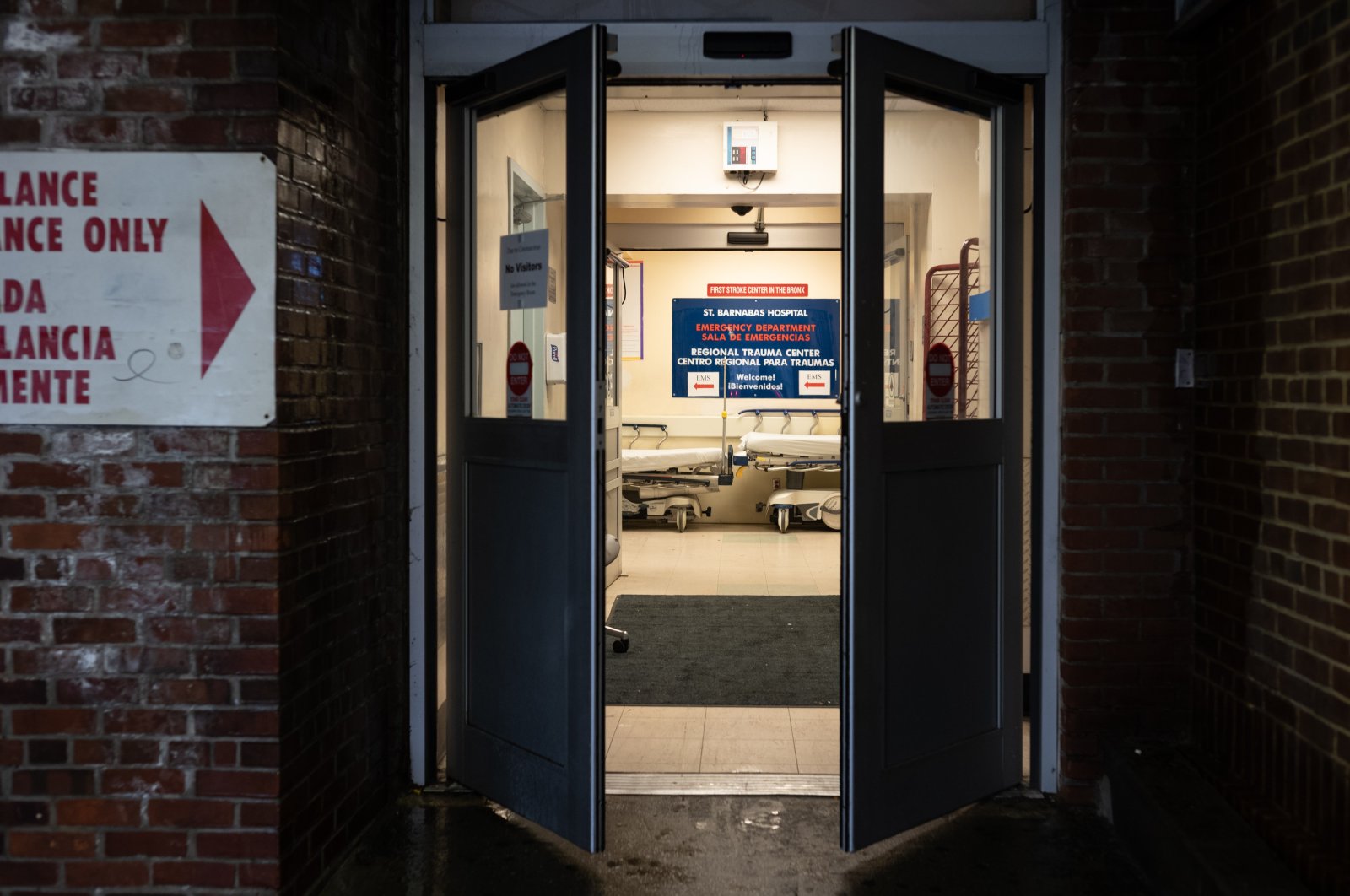 Doors lead into the emergency department at St. Barnabas Hospital, in the Bronx borough of New York City, Monday, March 23, 2020. (AFP Photo)