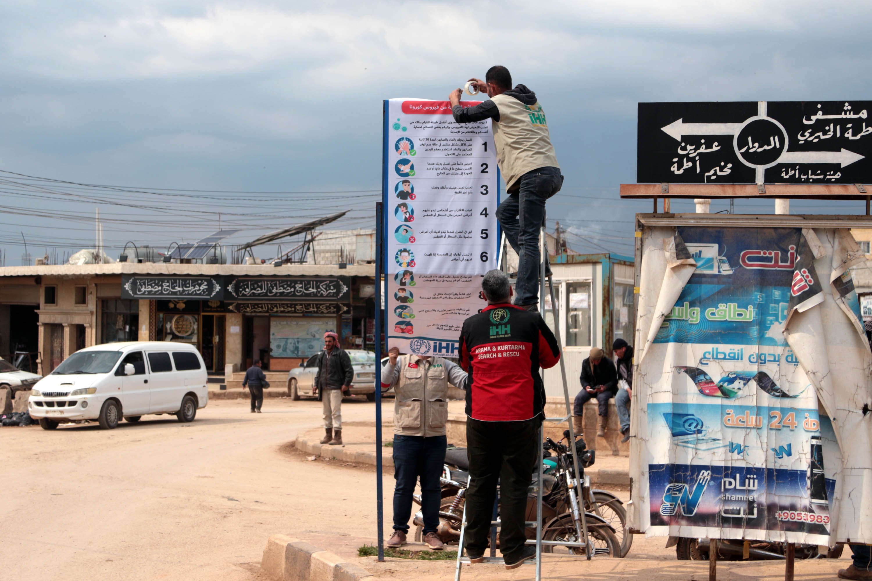 The Humanitarian Relief Foundation (İHH), is working to inform the displaced Syrians in Idlib about the coronavirus by hanging banners and handing out brochures, and conducting seminars, Thursday, March 26, 2020. (DHA)