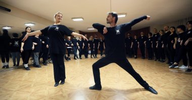 In this undated photo, the members of the troupe rehearse at their workshop in the Samsun Metropolitan Municipality’s Anakent Business Center. (AA Photo)