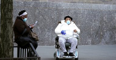 People sit outside a hospital during the outbreak of coronavirus disease, in the Manhattan borough of New York City, New York, U.S., Friday, March 27, 2020. (REUTERS Photo)