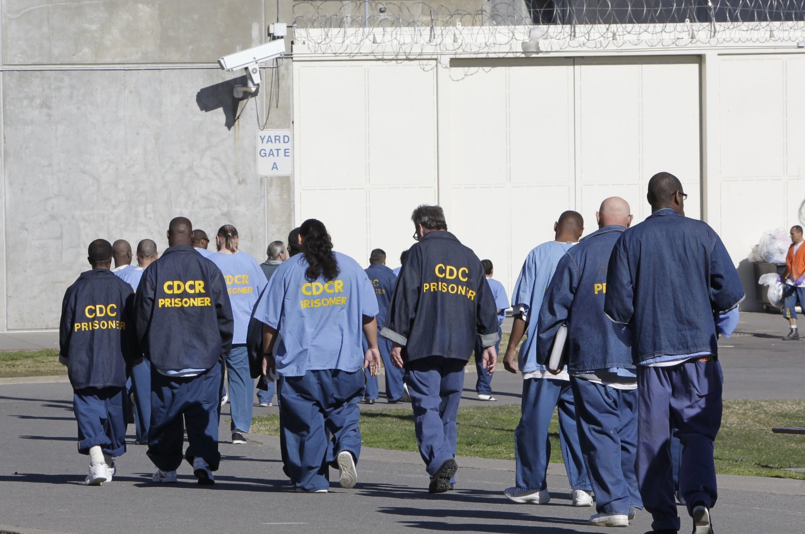 Inmates walk through the exercise yard at California State Prison, Sacramento, Calif., Thursday, Feb. 26, 2013. (AP Photo)