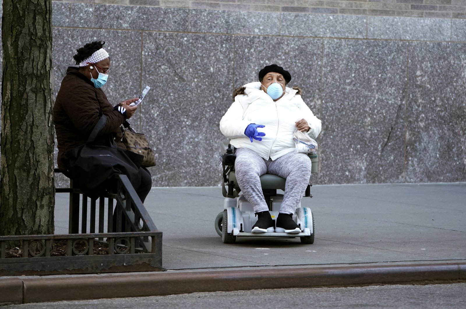 People sit outside a hospital during the outbreak of coronavirus disease, in the Manhattan borough of New York City, New York, U.S., Friday, March 27, 2020. (REUTERS Photo)